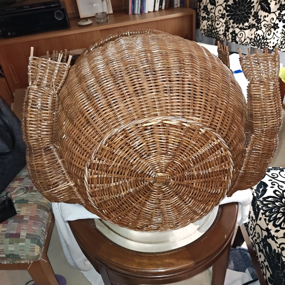 Vintage MCM Wicker Frog Basket - Picture 6 of 10